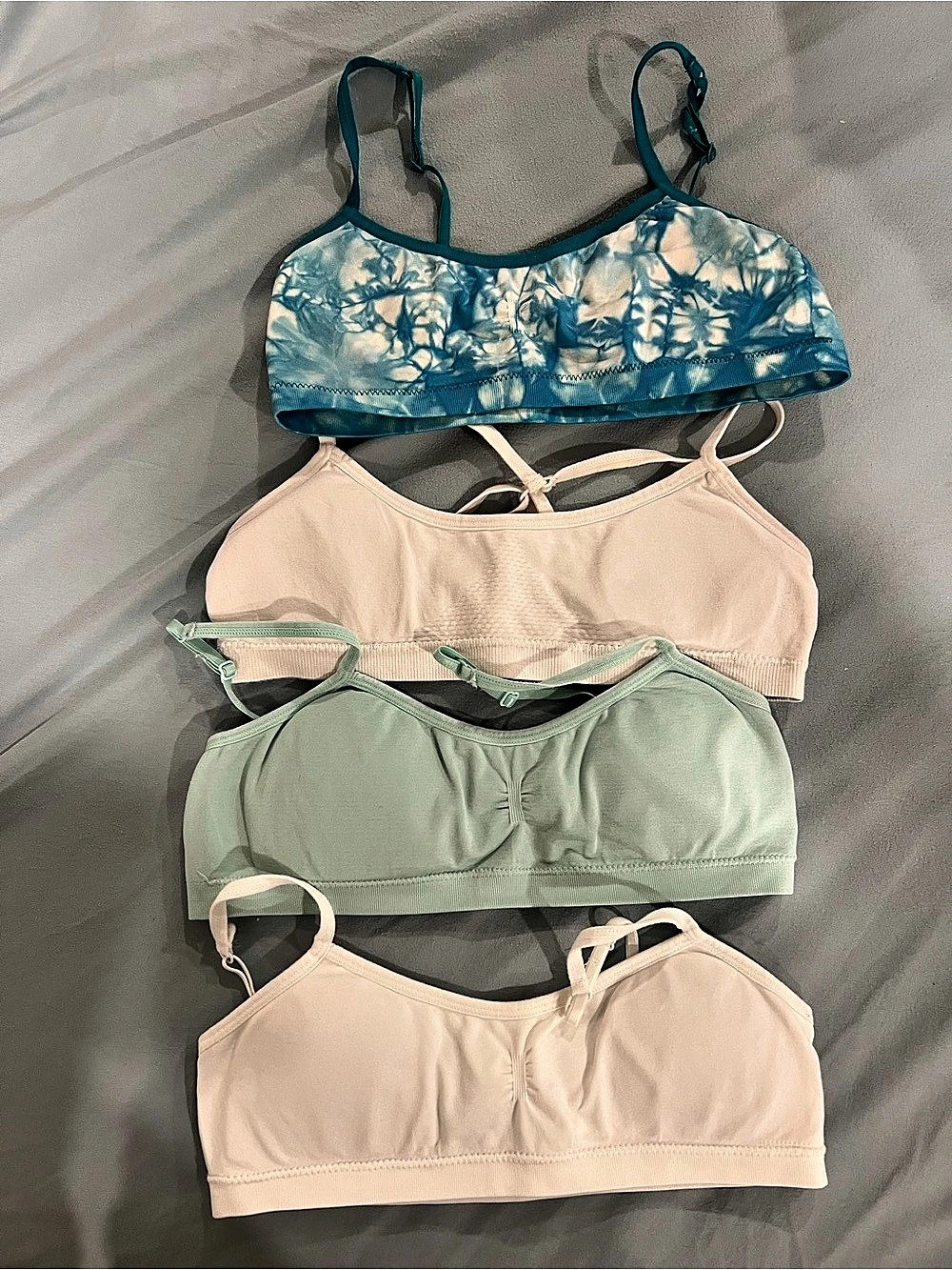 Hanes Girls Seamless Foam Bra 4-Bra Lot Blue, white & green size Large